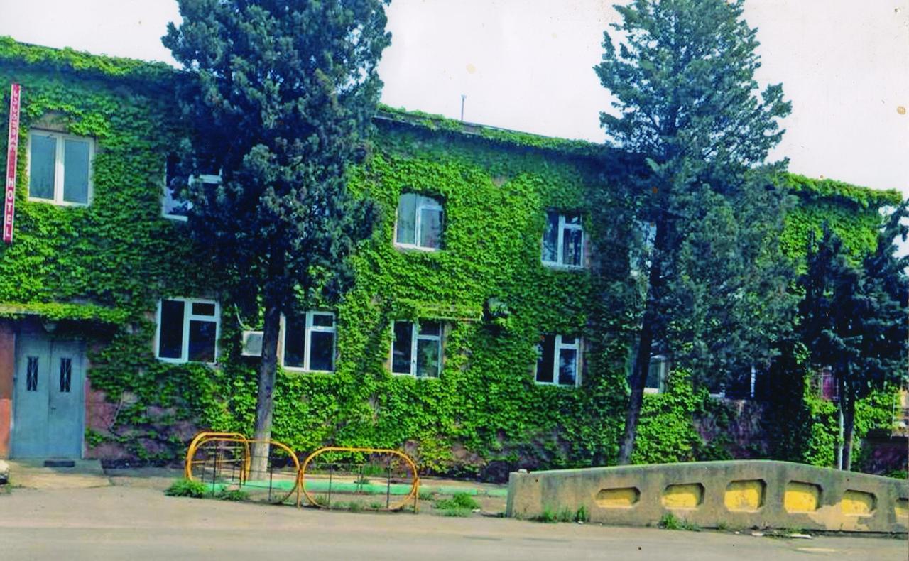 Hotel Lilo Near Airport Tbilisi Ngoại thất bức ảnh